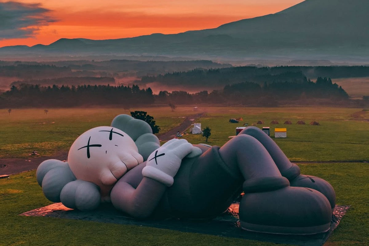 KAWS – 7 ART STORE USA