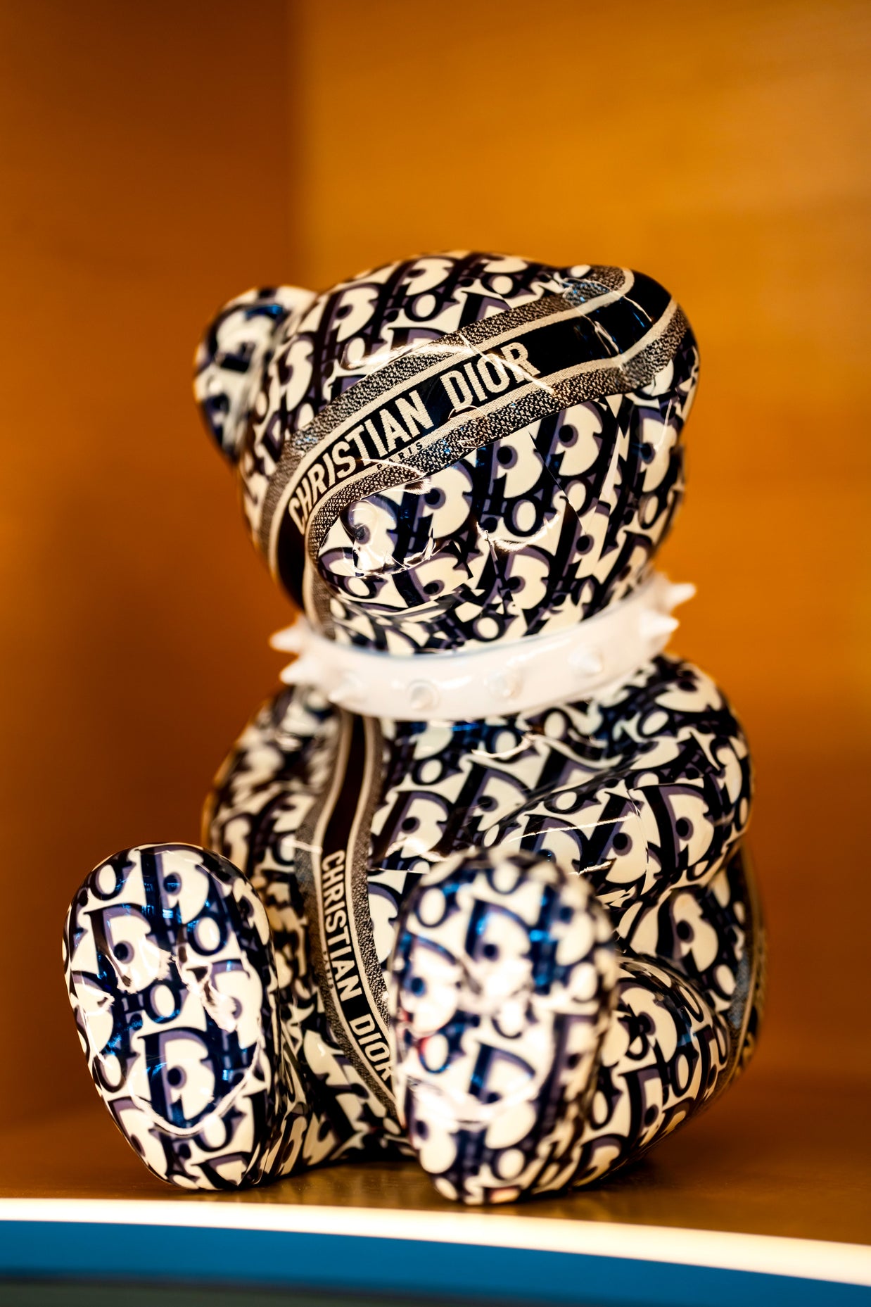 NAOR - 40cm CD Tribute, White Collar Bear