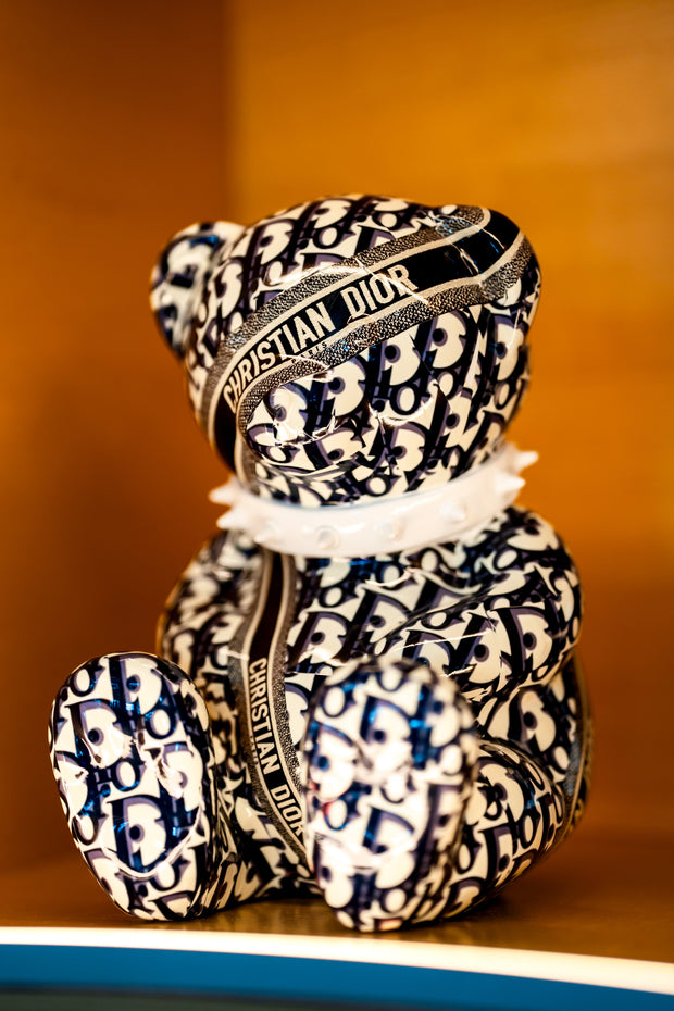 NAOR - 40cm CD Tribute, White Collar Bear