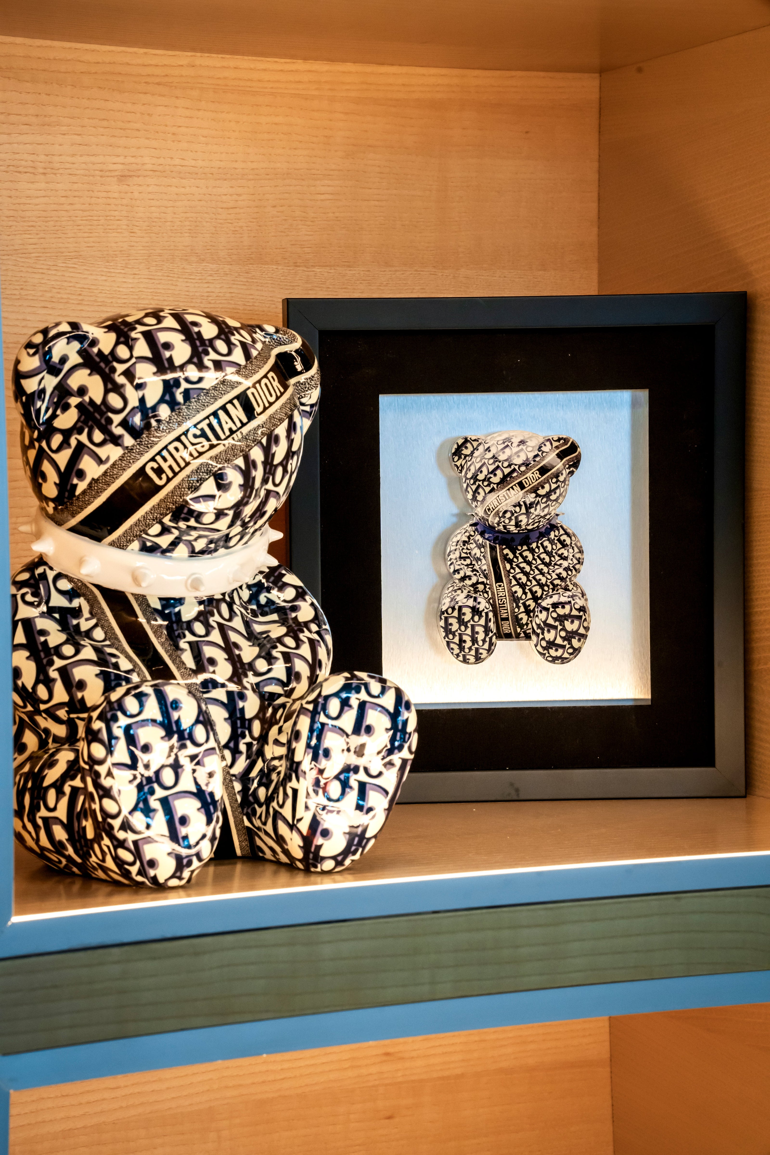 NAOR - 40cm CD Tribute, White Collar Bear