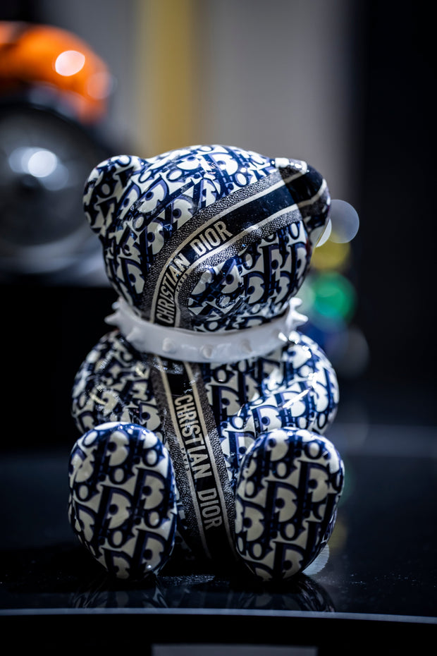 NAOR - 40cm CD Tribute, White Collar Bear