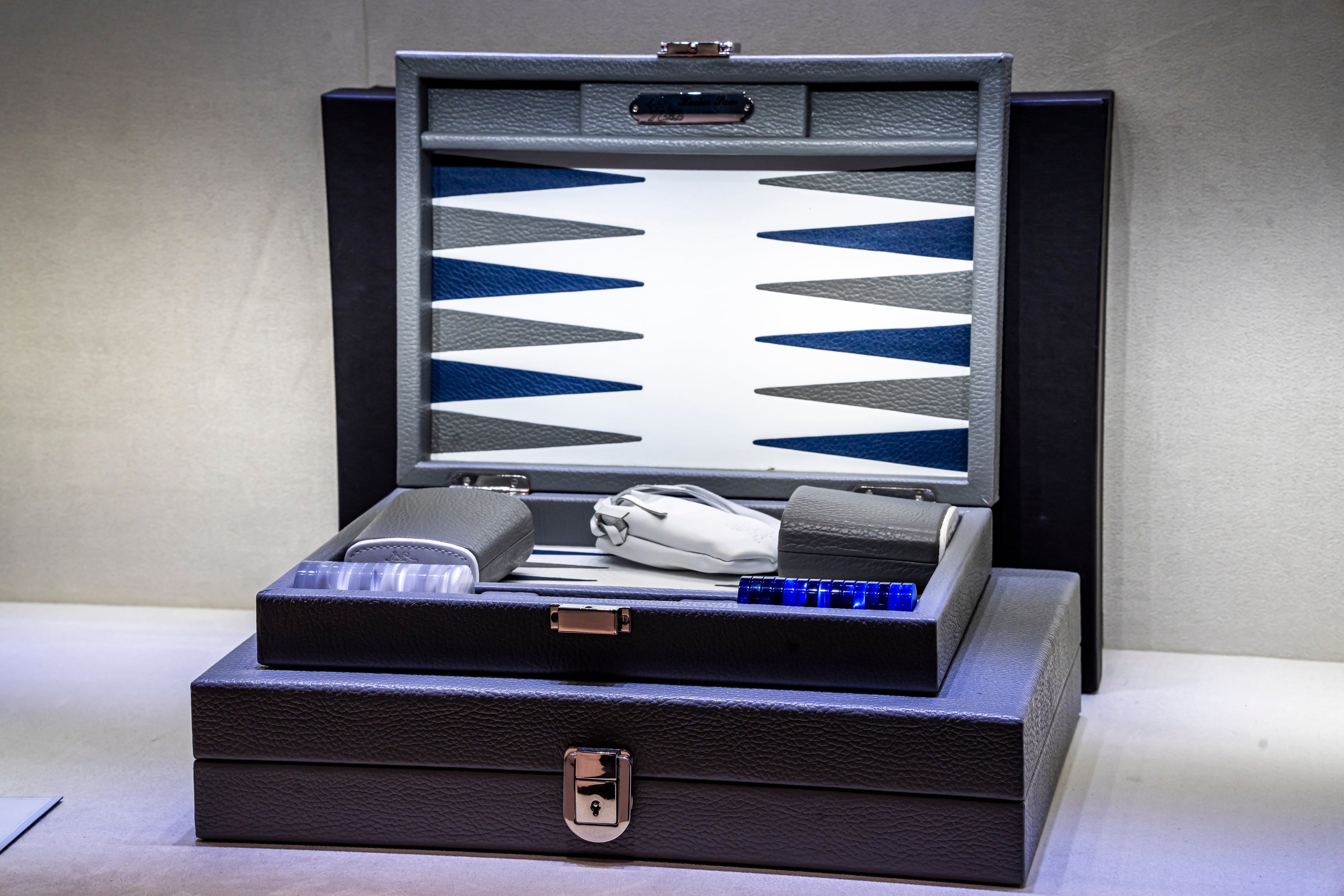 HECTOR SAXE Backgammon - GREY leather Buffalo SMALL