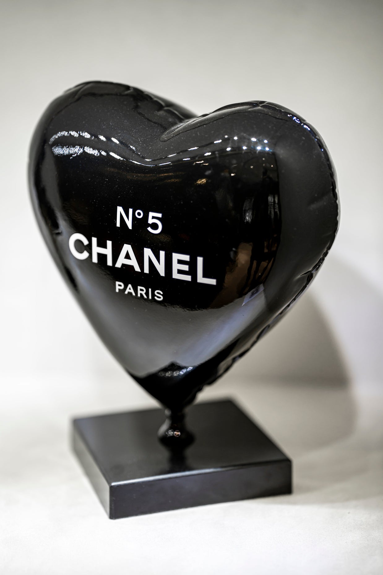 ARTNAOR - 30cm Heart CH Tribute, Black