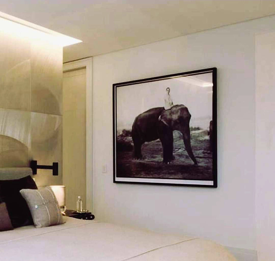 ARTHUR ELGORT - Kate on the Elephant , Népal 1994 pour Vogue