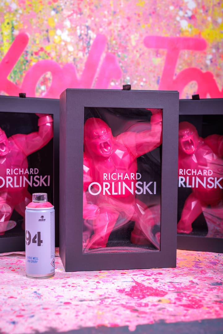 Richard Orlinski art pieces with a spray can on a colorful background