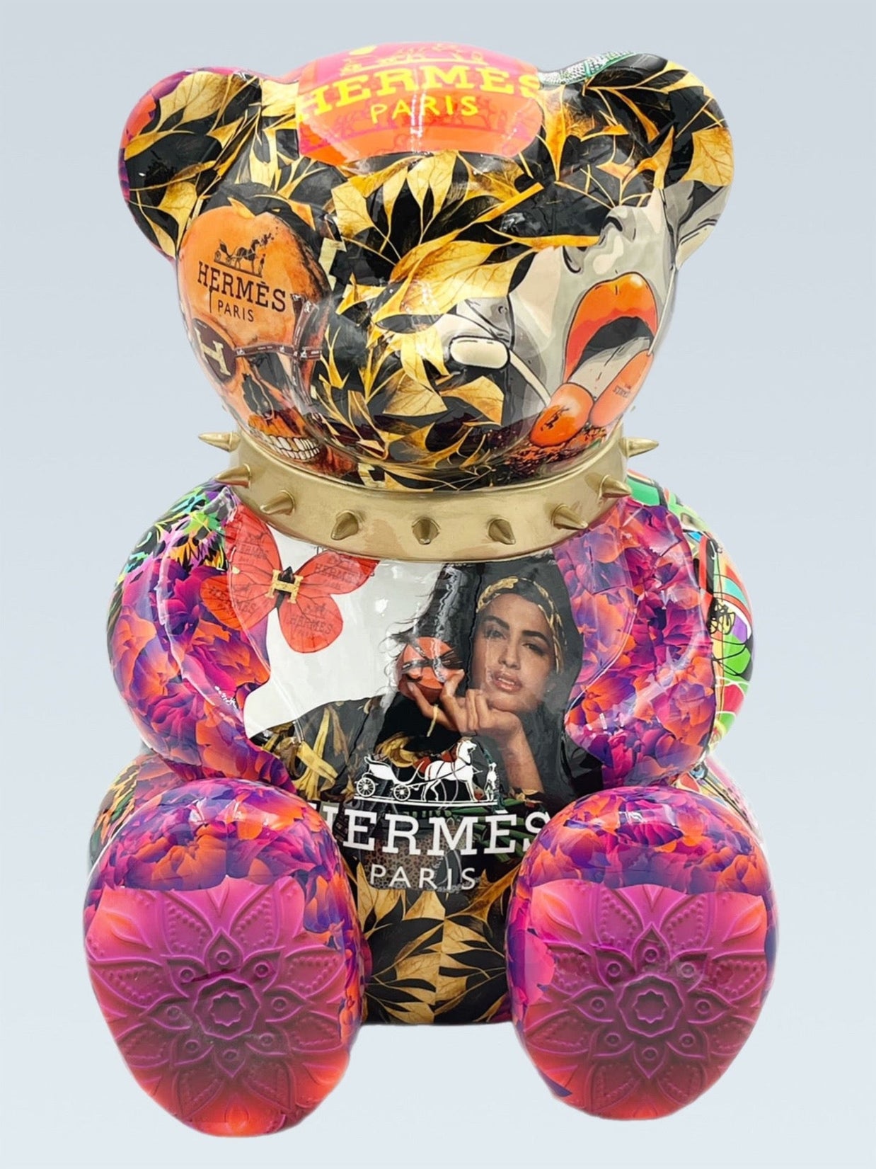 ARTNAOR - 30cm Collage, H Tribute Bear, Gold Collar