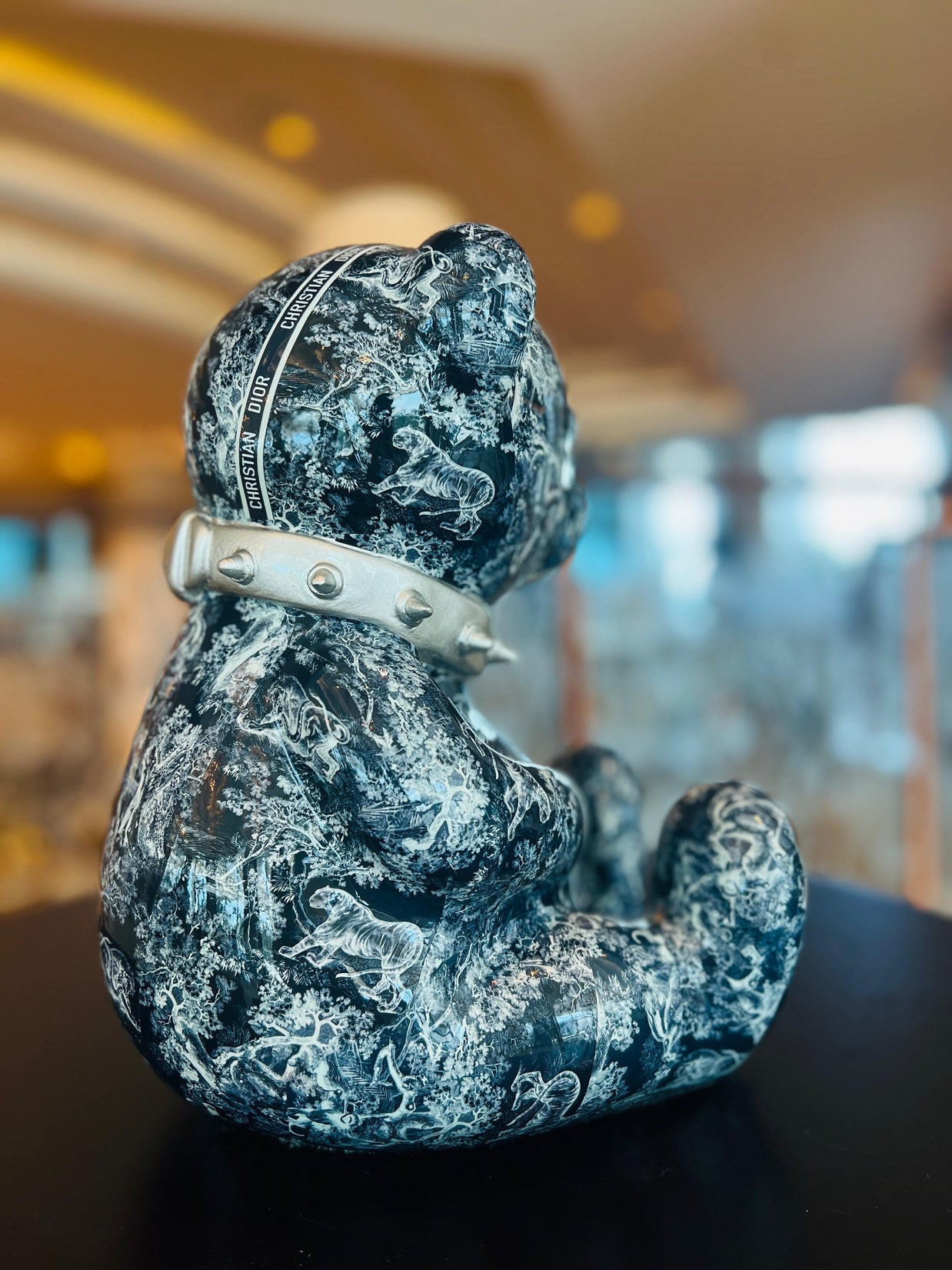 ARTNAOR - 30cm CD Tribute, Black Hologram Bear