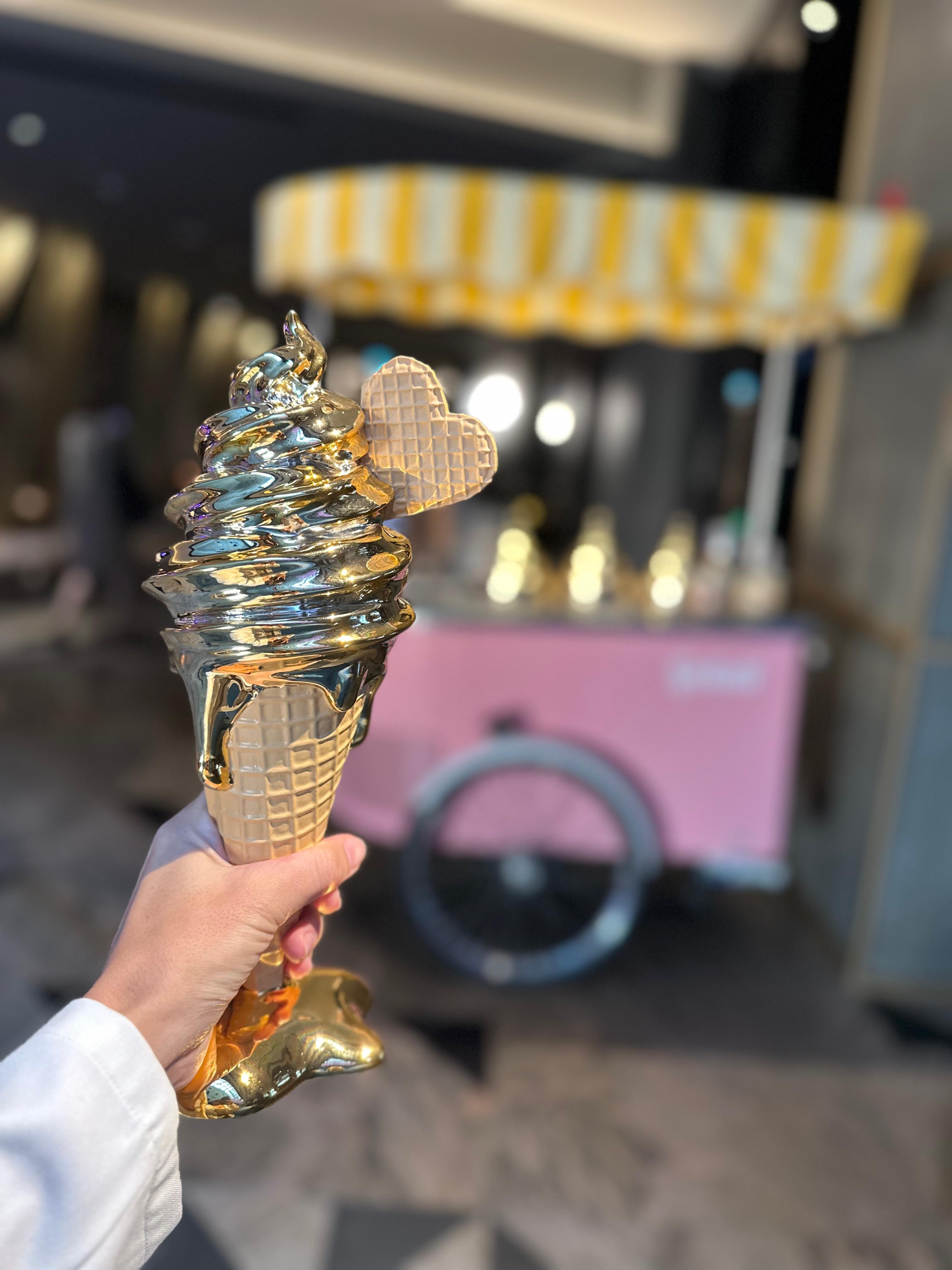 QUENZE - Gold Chrome Ice cream