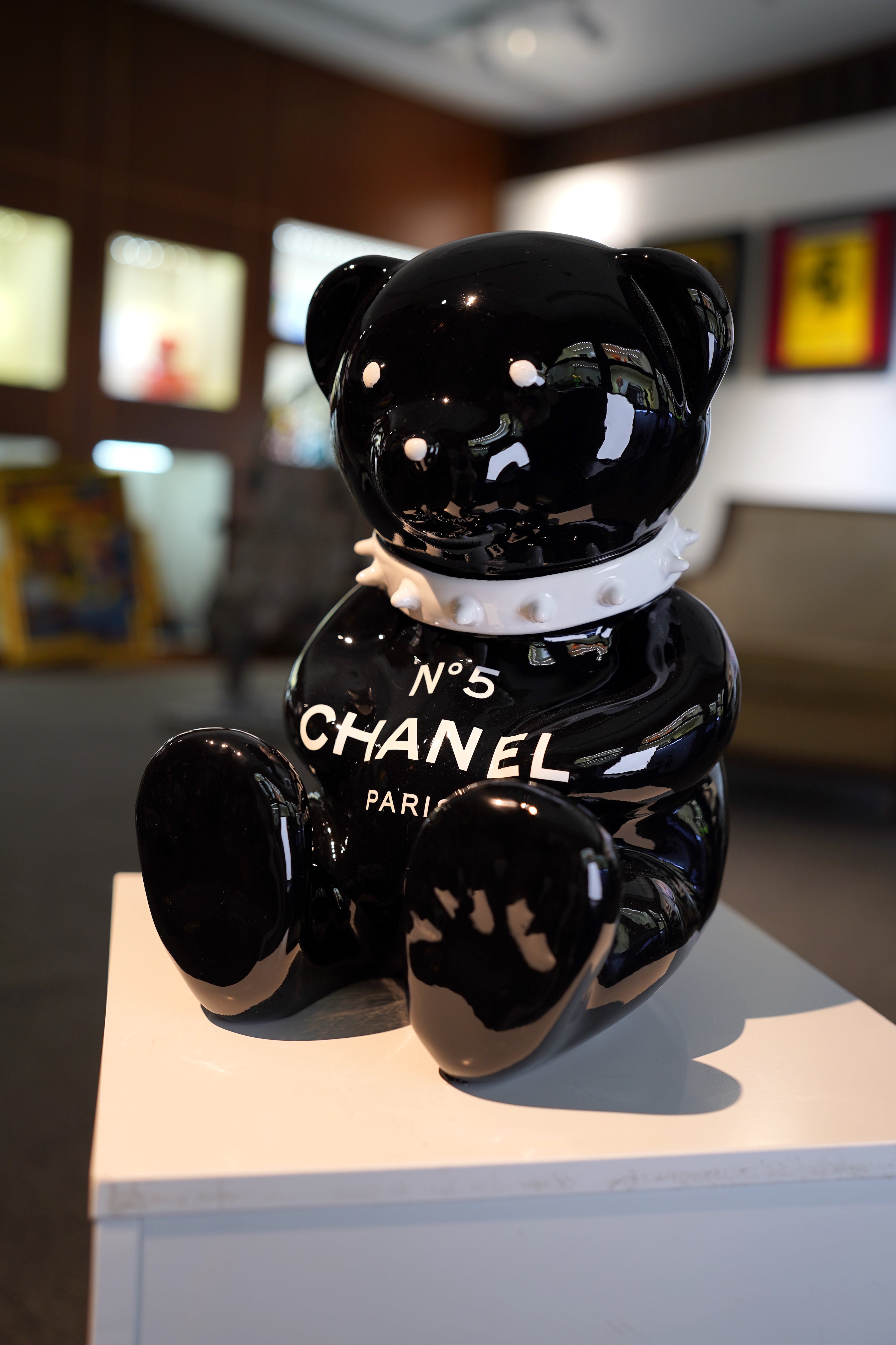 NAOR - 30cm CH Tribute black, White Collar Bear