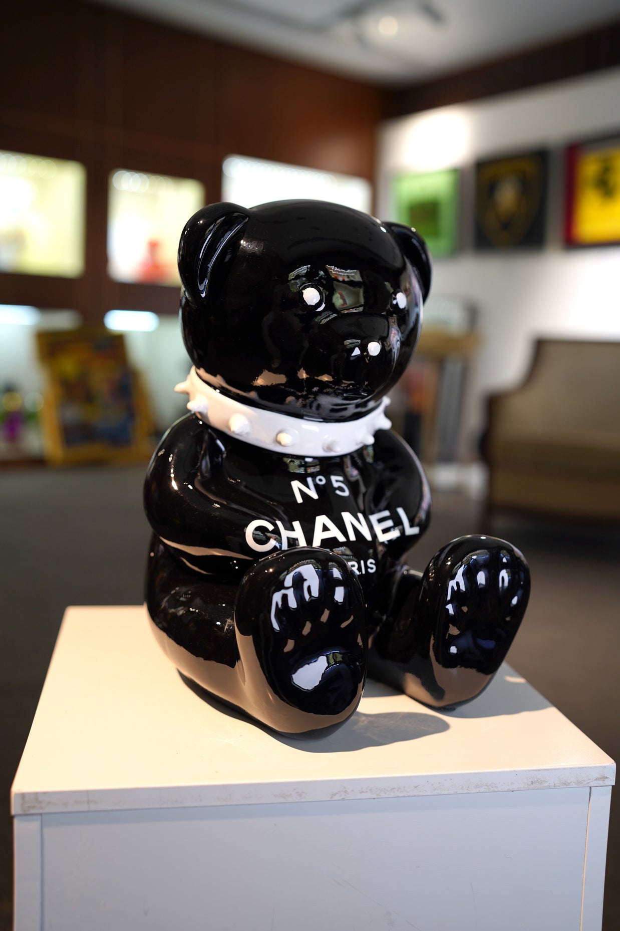 ARTNAOR - 30cm CH Tribute black, White Collar Bear