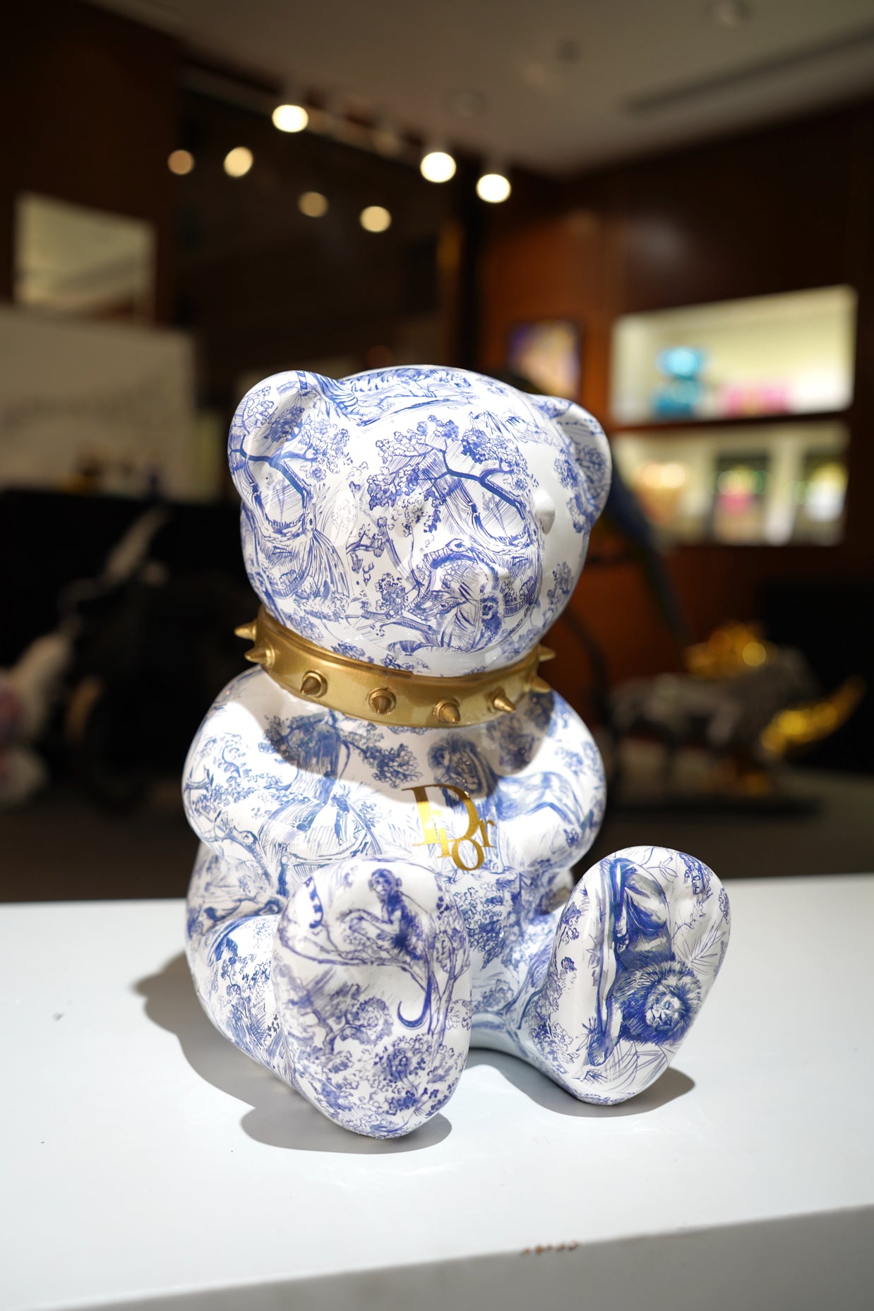 ARTNAOR - 30cm CD Tribute, Gold Collar Bear