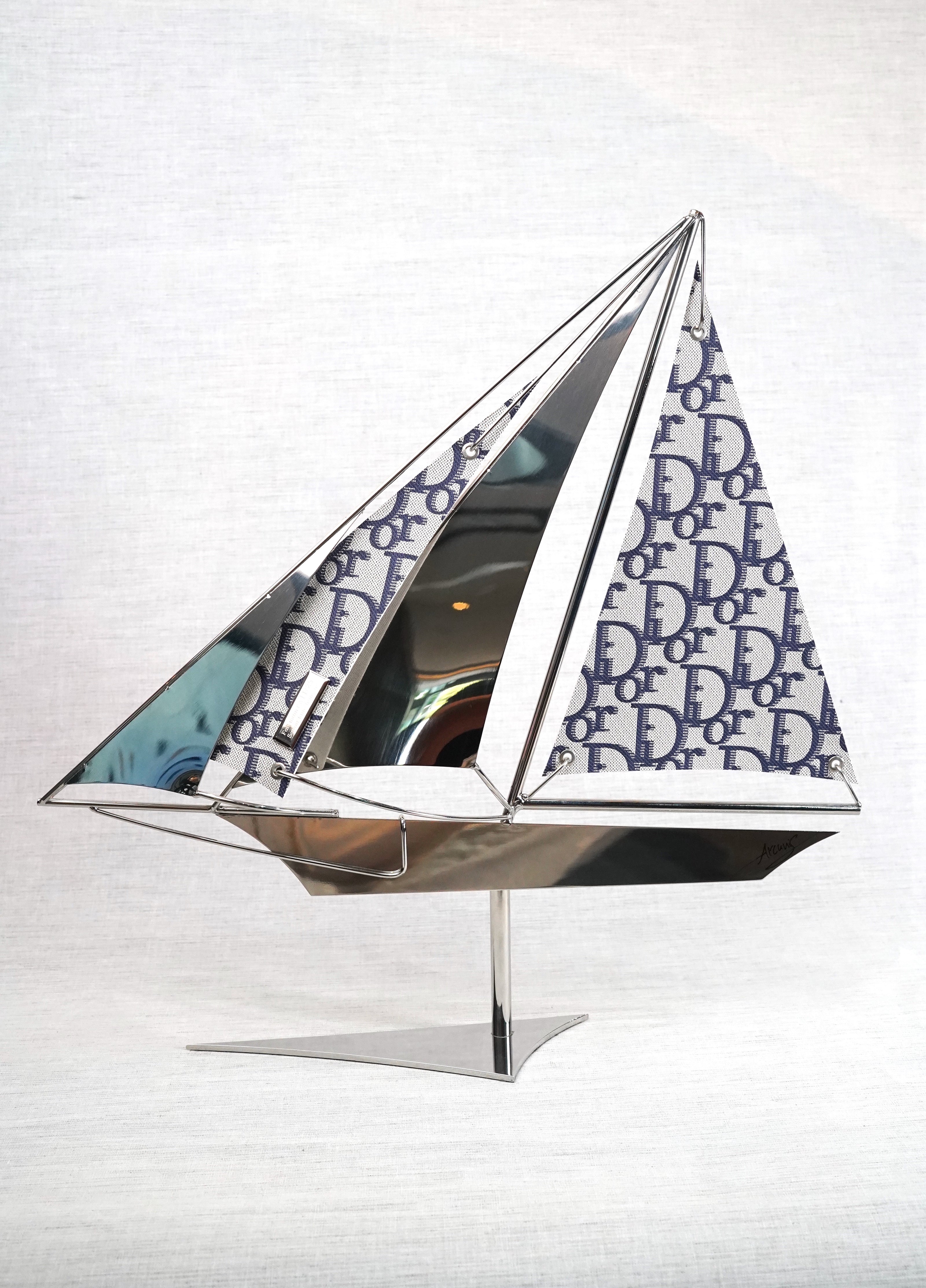 ARCANIS - 40cm CD Tribute Sailing Boat