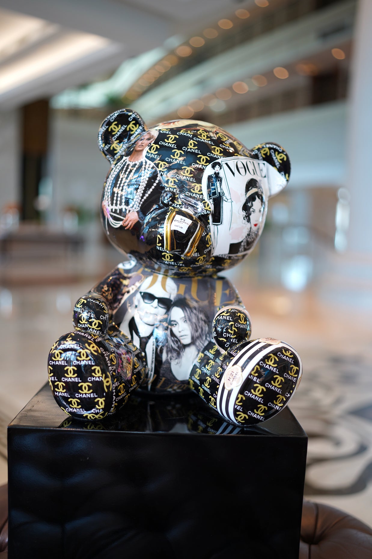 ARTNAOR - 40cm Collage, CH Vogue Tribute, Teddy Bear