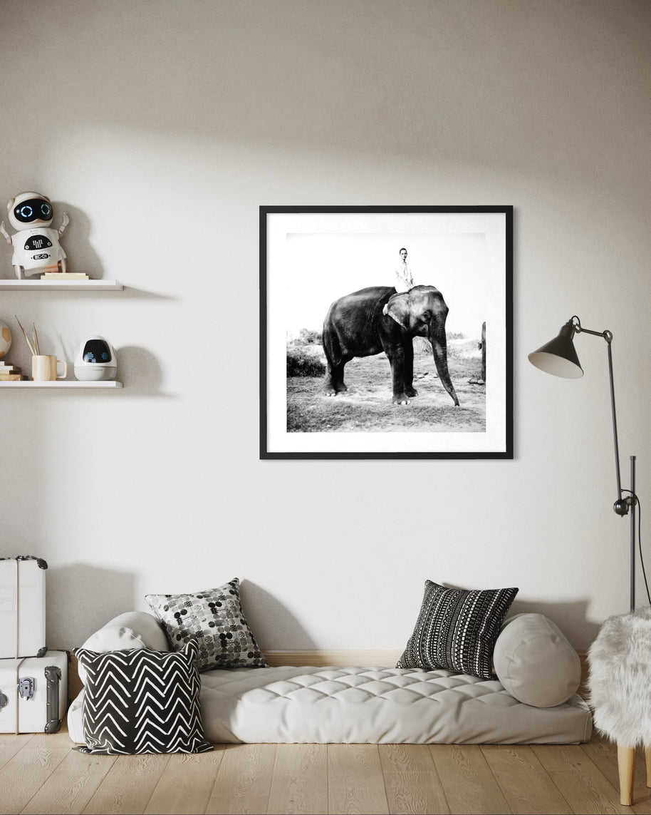 ARTHUR ELGORT - Kate on the Elephant , Népal 1994 pour Vogue