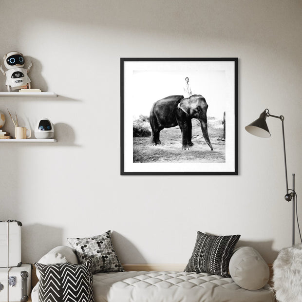 ARTHUR ELGORT - Kate on the Elephant , Népal 1994 pour Vogue