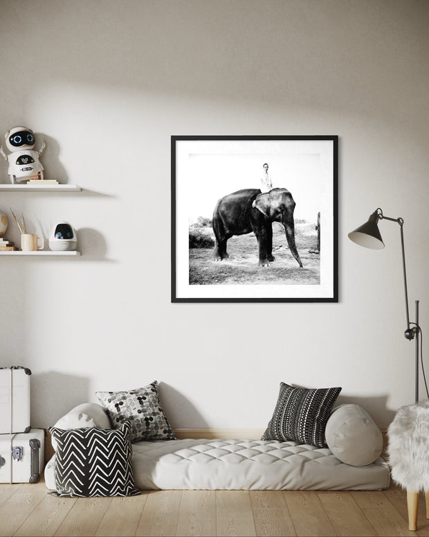 ARTHUR ELGORT - Kate on the Elephant , Népal 1994 pour Vogue