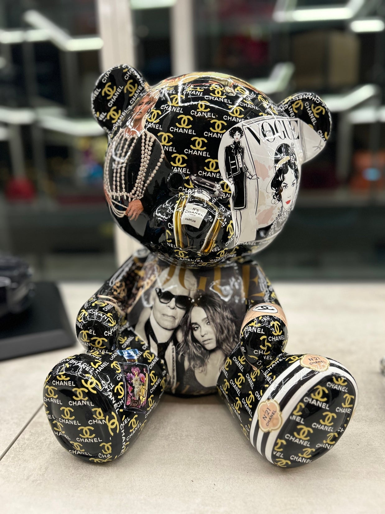 ARTNAOR - 40cm Collage, CH Vogue Tribute, Teddy Bear