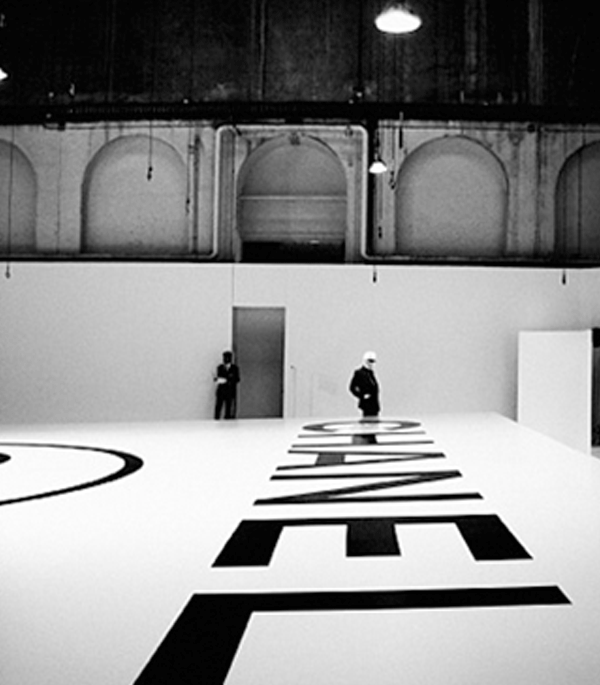 SIMON P - Lagerfeld above Logo, Fall/Winter 2006, Le Grand Palais Paris