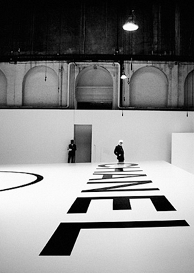 SIMON P - Lagerfeld above Logo, Fall/Winter 2006, Le Grand Palais Paris