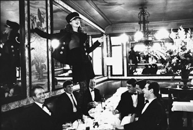 ARTHUR ELGORT - Kate Moss at Cafe Lipp 1993