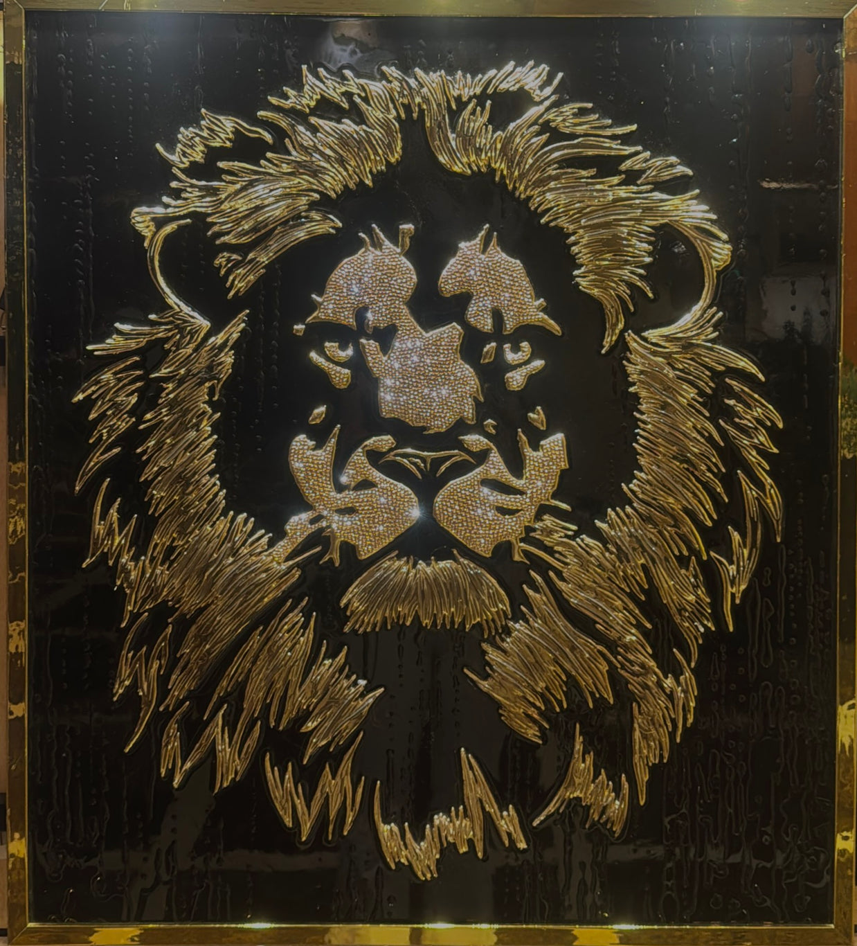 LILY - Golden Lion head