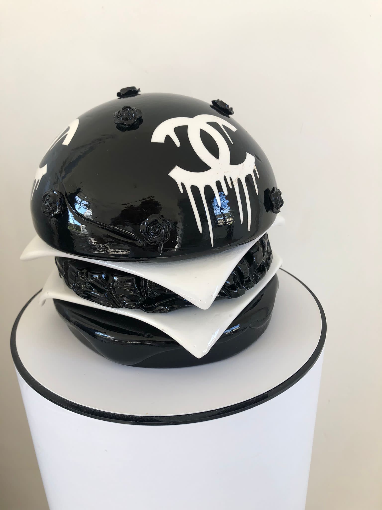 LORENZO - Black Burger CH Tribute