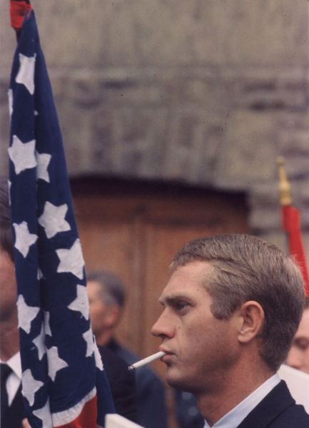FRANÇOIS GRAGNON - Steve McQueen with Flag 1964